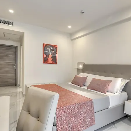 Vomero High Otel 3*